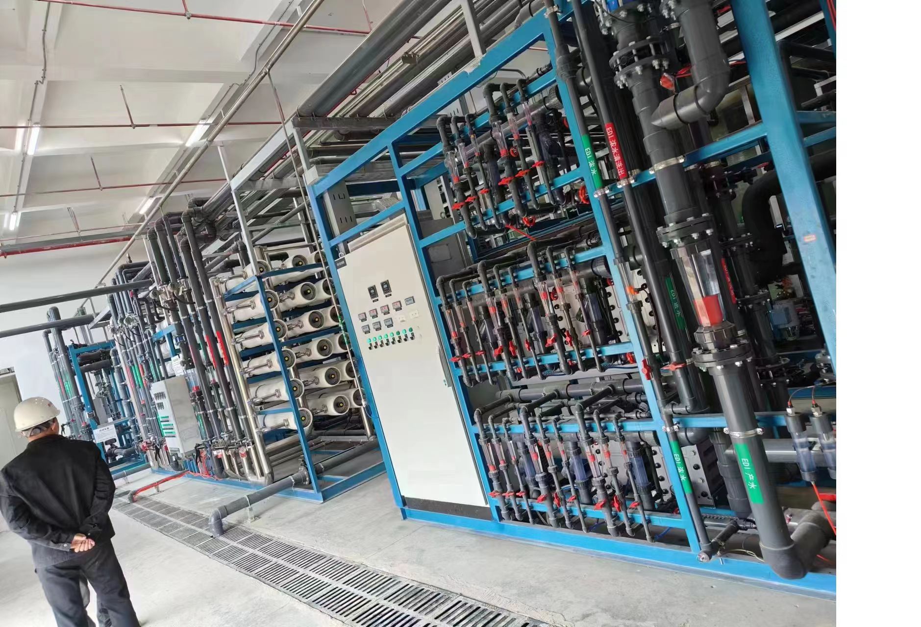 纯水设备安装实景 